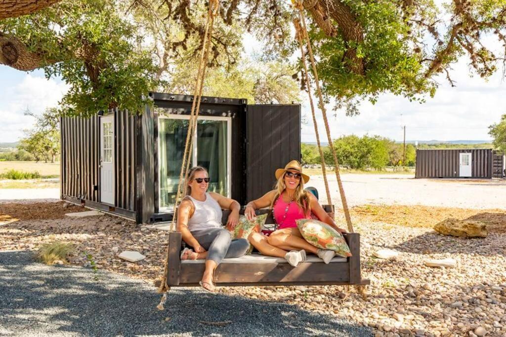 The Container Retreat @ 290 Wine Trail #7 Groups Welcome! Villa Hye Luaran gambar